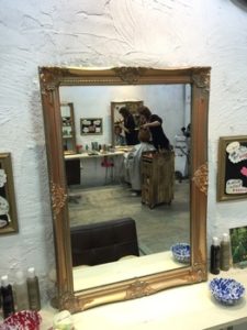 関内の美容室BOBの店内