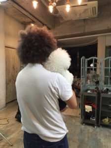 関内の美容室BOBのスタッフと犬