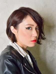 関内の美容院ボブのクールボブヘアの女性モデル