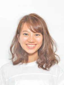 関内の美容院ボブのミディアムヘアの女性モデル
