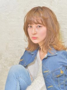 関内の美容院ボブのミディアムヘアの女性モデル