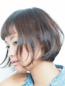 関内の美容院ボブの前下がりボブの女性モデル